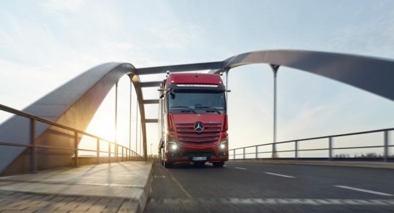 Mercedes-Benz Trucks establece nuevos estándares en el segmento premium de los camiones de transporte de larga distancia 